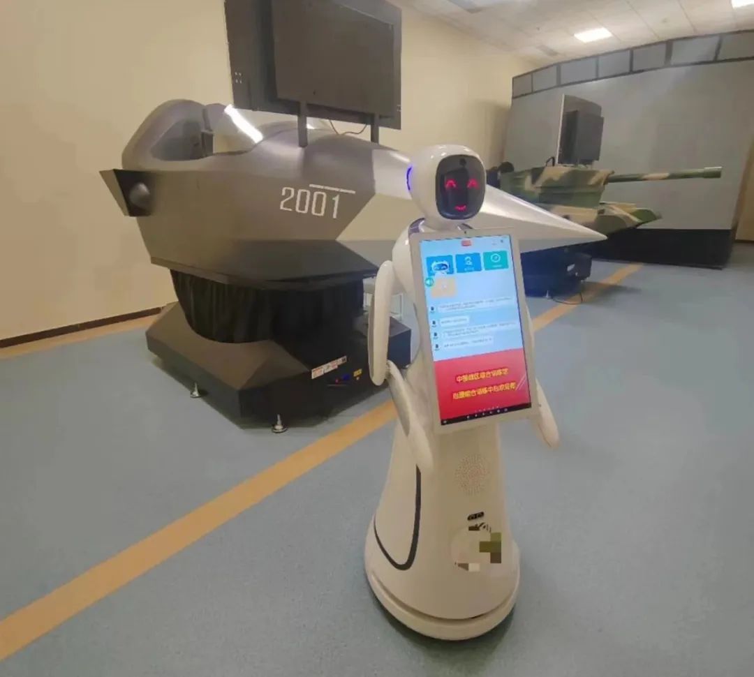 Amy-Roboter bietet psychologische Beratung für Soldaten der „Beijing Central Theatre Army Forces“!