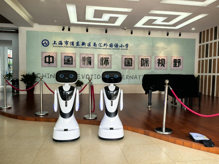 Timo AI Service Robot Leads a New Trend in Smart School History Education