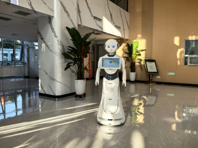 Alice AI service robot:Technology enables, warm upgrade
