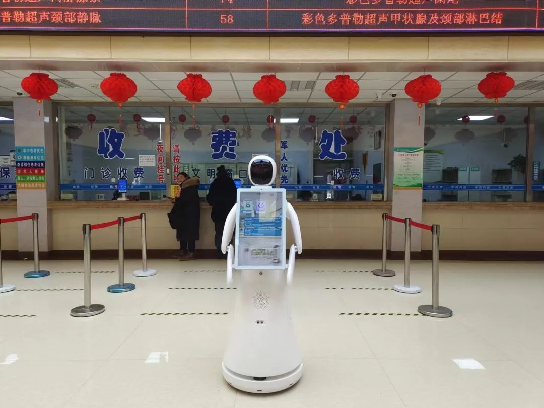 Robot pemandu medis Amy "melayani pada saat yang sama" di dua rumah sakit Kabupaten Zhangjiakou Kangbao!