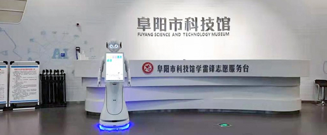 רובוטים מושכים את העין במוזיאון המדע והטכנולוגיה