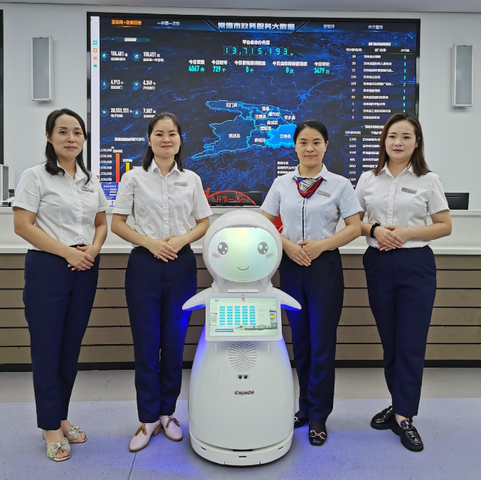 Robot de service Snow AI au centre de services administratifs du comté de Changde Hanshou, à la tête de la nouvelle tendance de la science et de la technologie à l'avenir